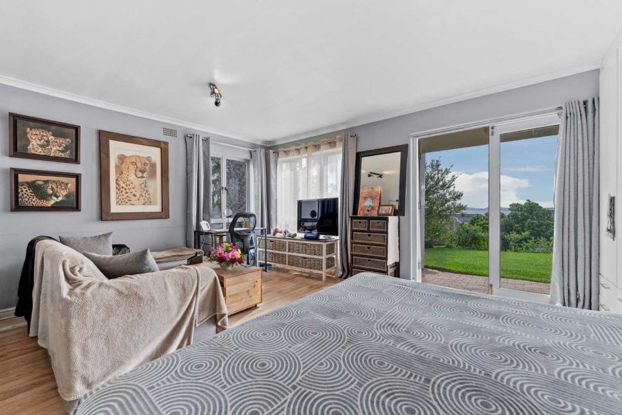 1 Bedroom Property for Sale in Vredehoek Western Cape